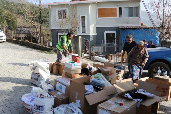 İzmir depreminde oğlunu kaybeden baba deprem bölgesine yardıma koştu