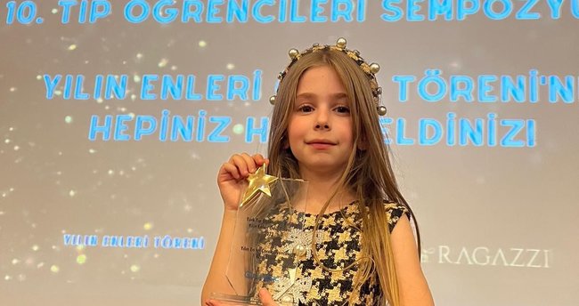 Bir Küçük Gün Işığı'na anlamlı ödül! Azra Aksu'ya yılın en iyi çocuk oyuncusu ödülü verildi!