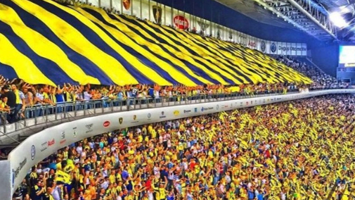 Fenerbahçe'den tezahürat nedeniyle seyirden men tebligatı alan taraftarlara hukuki destek