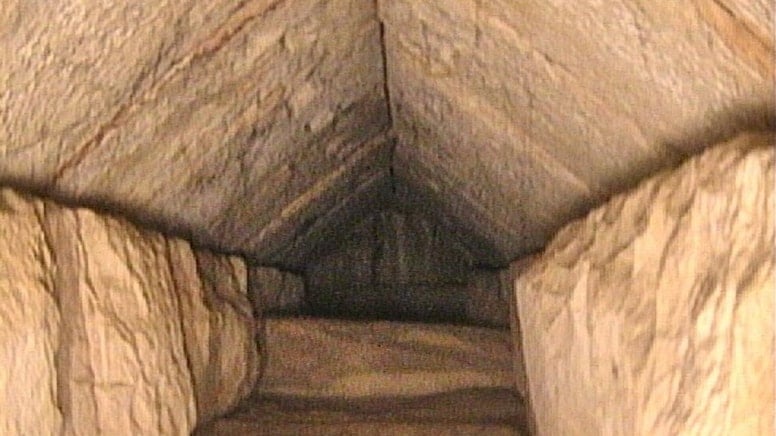 Gize Piramitleri’nde gizli koridor keşfedildi