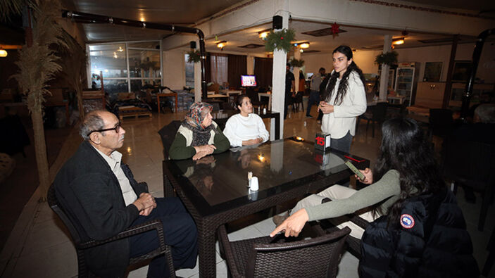 Hatay'da restoran sahibi, dükkanını depremzedelere açtı