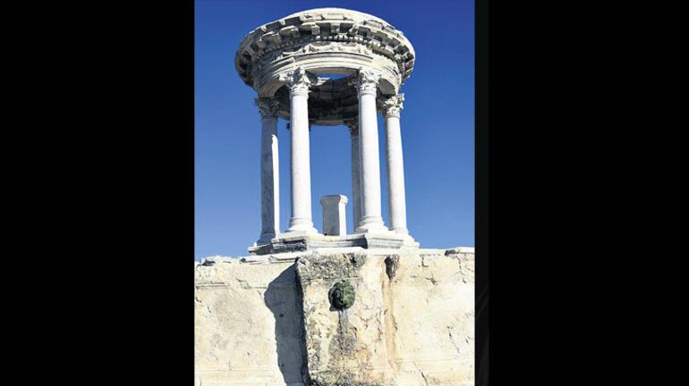 Kibyra’daki antik çeşme suya kavuşuyor