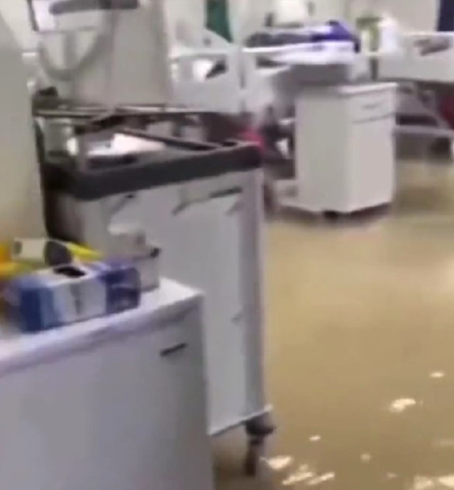 Şanlıurfa'da şiddetli yağış nedeniyle Eyyübiye Devlet Hastanesi'ni su bastı